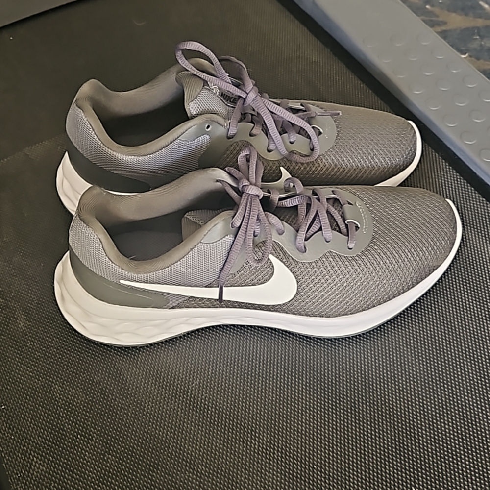 Mens Nike running shoes 8